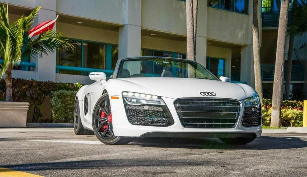 Audi R8 V10 Spyder exterior view