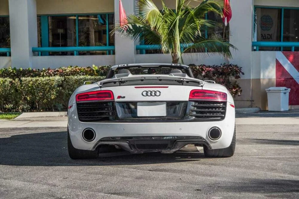 Audi R8 V10 Spyder gallery view 2