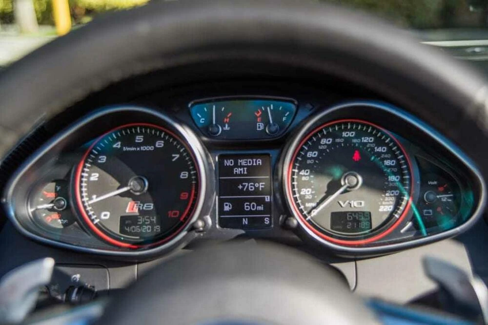 Audi R8 V10 Spyder gallery view 4