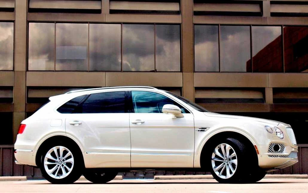 Bentley Bentayga · 3