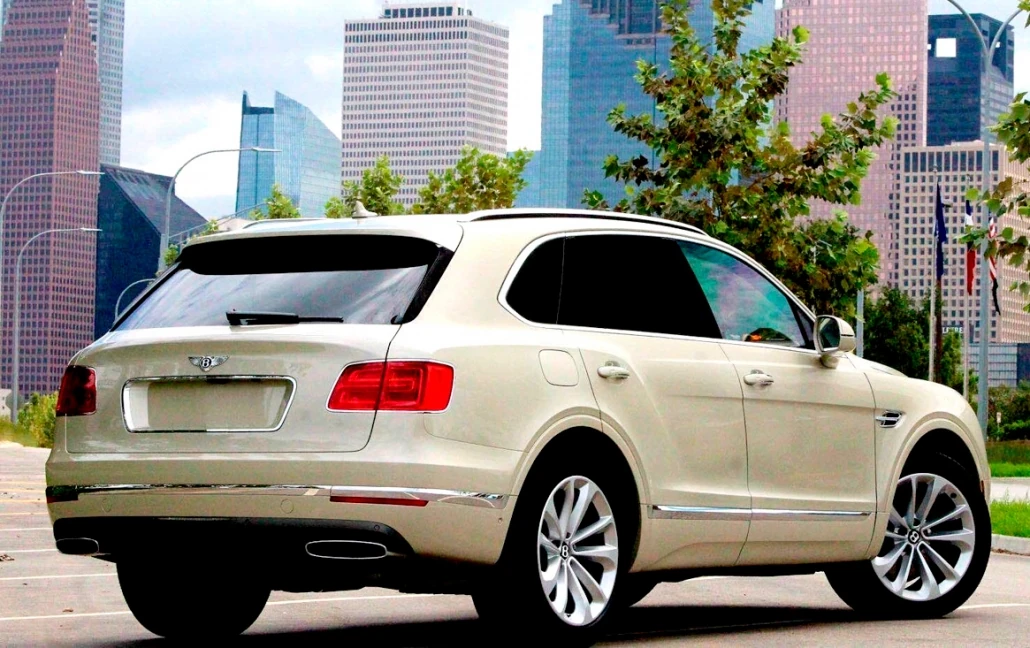 Bentley Bentayga · 4