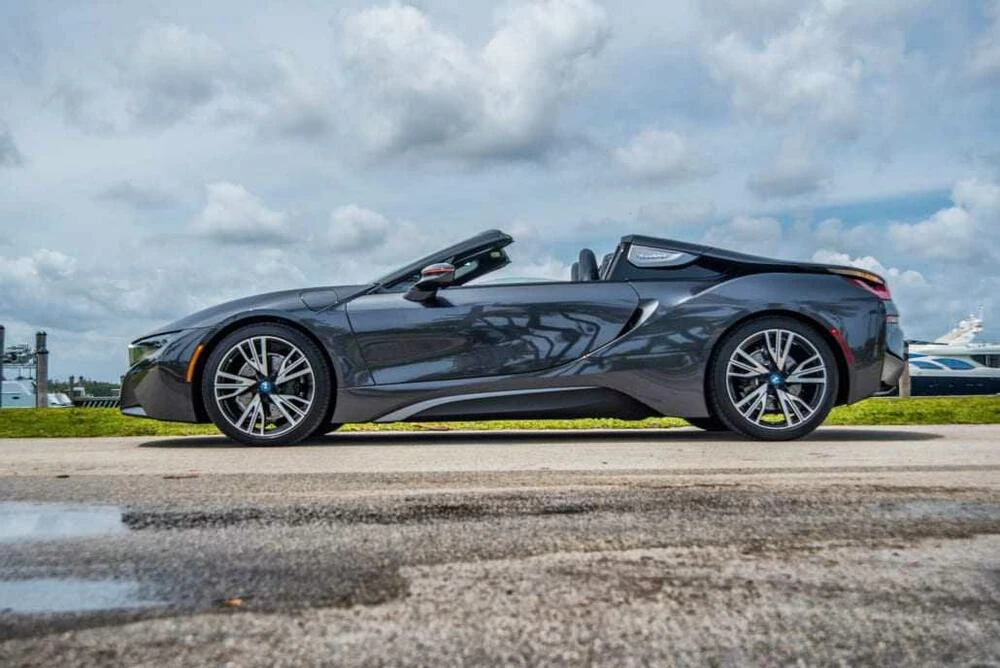 BMW i8 Roadster · 3