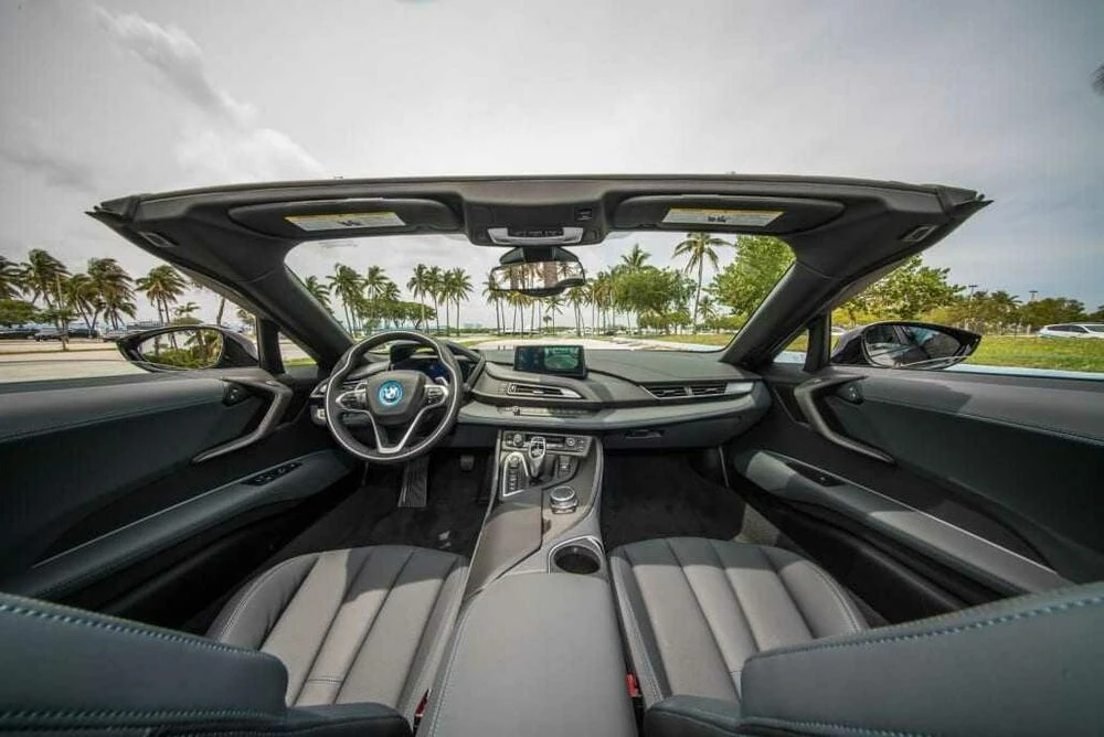 BMW i8 Roadster · 4