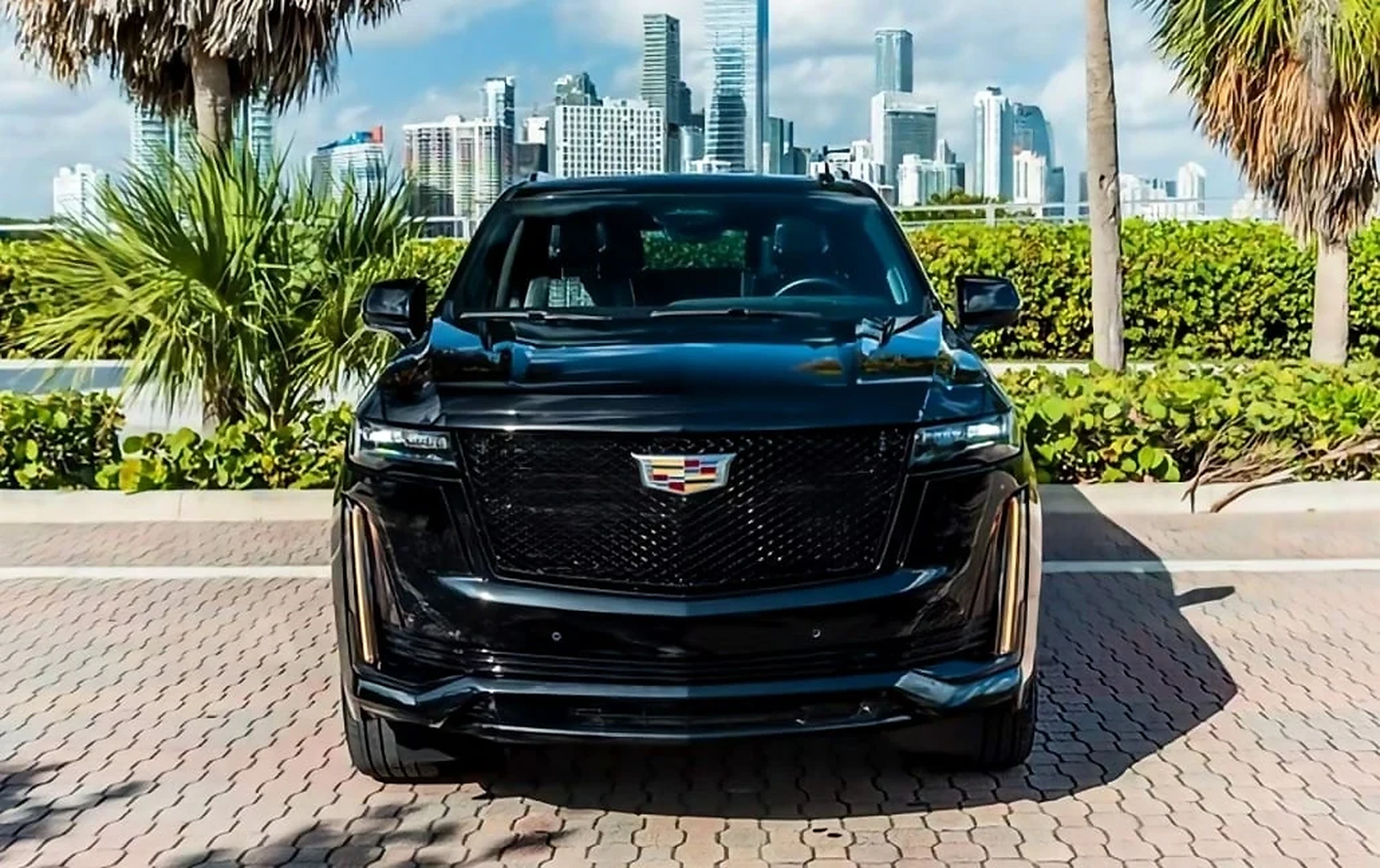 Cadillac Escalade ESV · 3