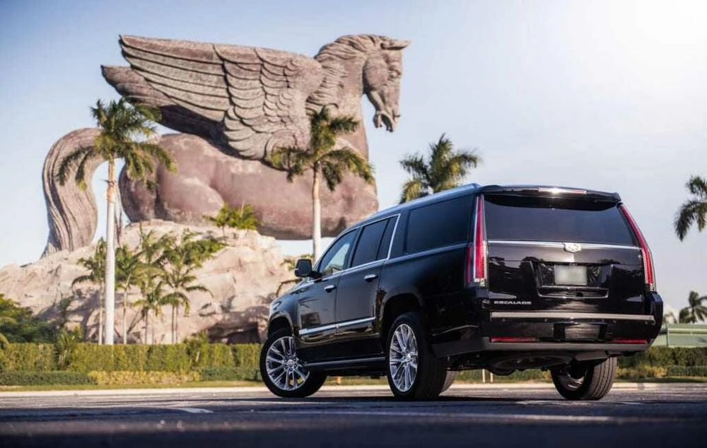 Cadillac Escalade Platinum gallery view 2