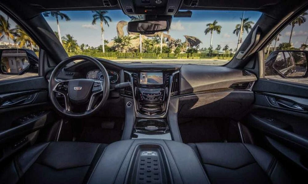 Cadillac Escalade Platinum gallery view 3