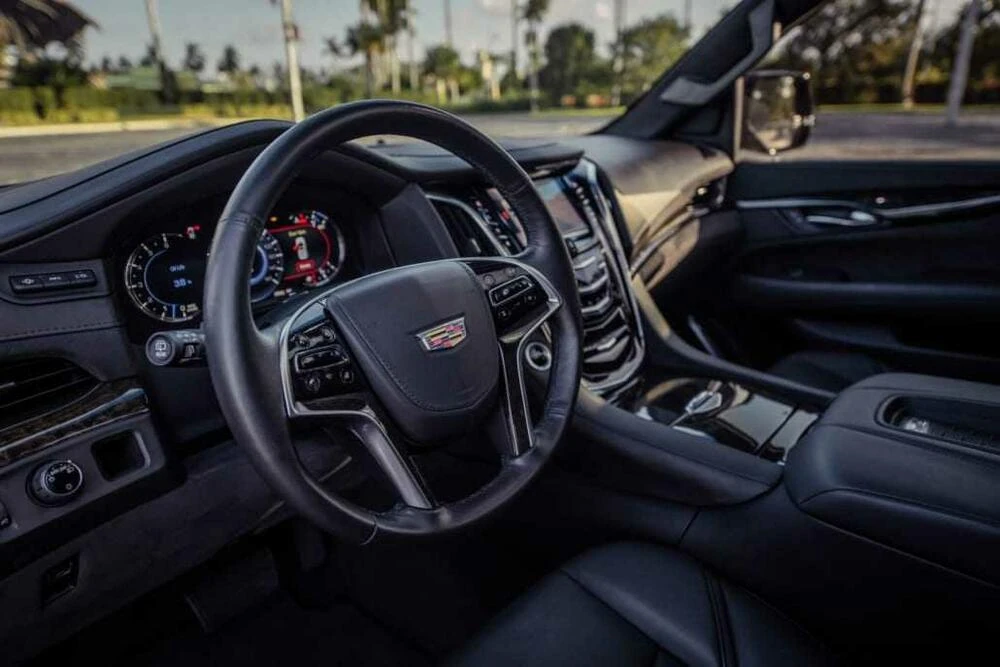 Cadillac Escalade Platinum gallery view 4