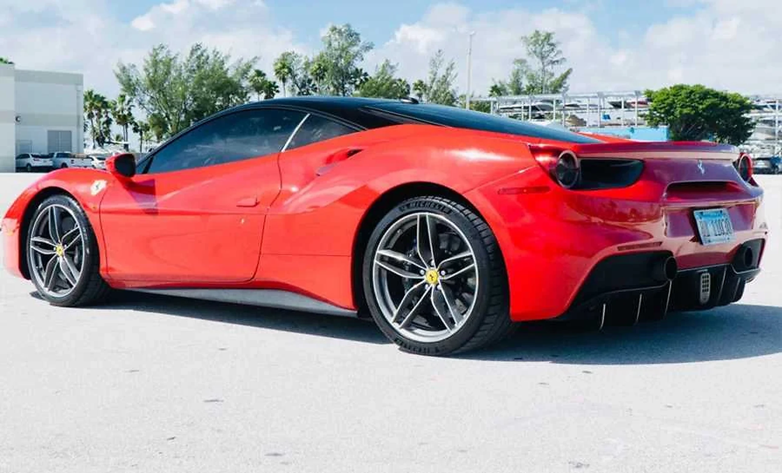 Ferrari 488 GTB gallery view 3