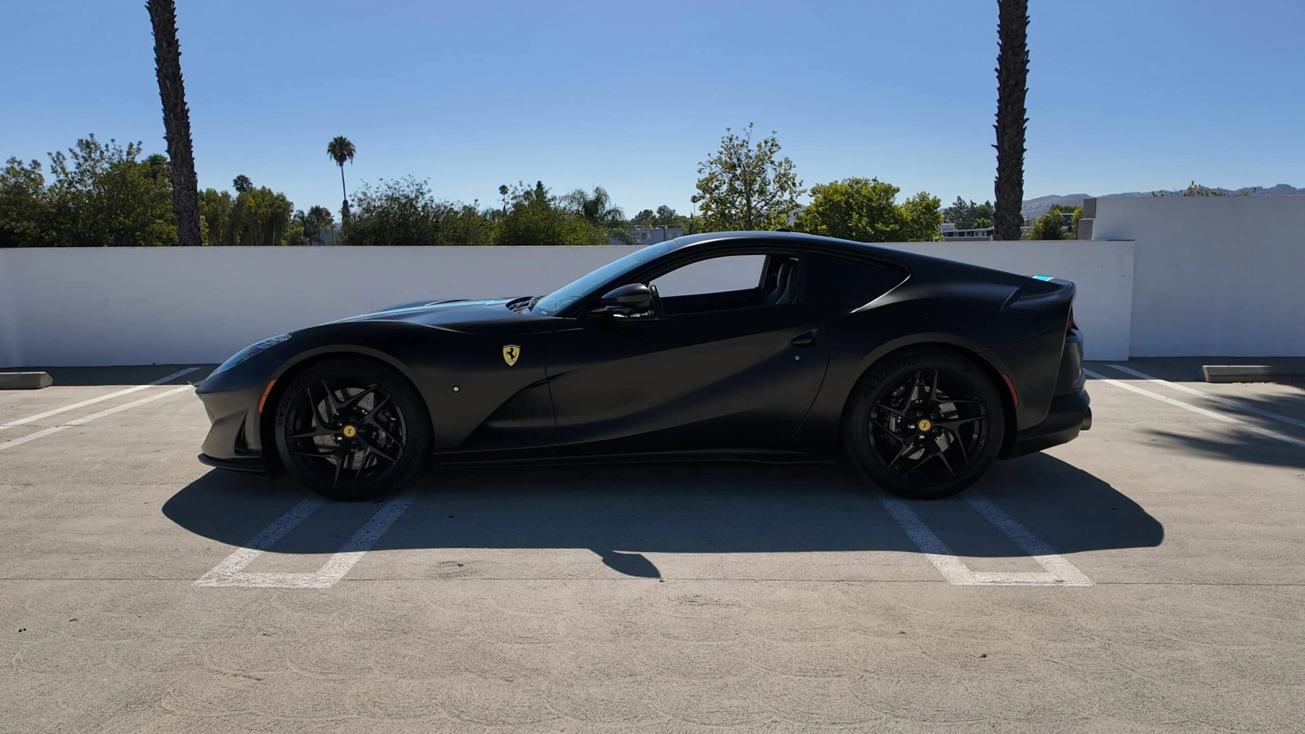 Ferrari 812 Superfast gallery view 3