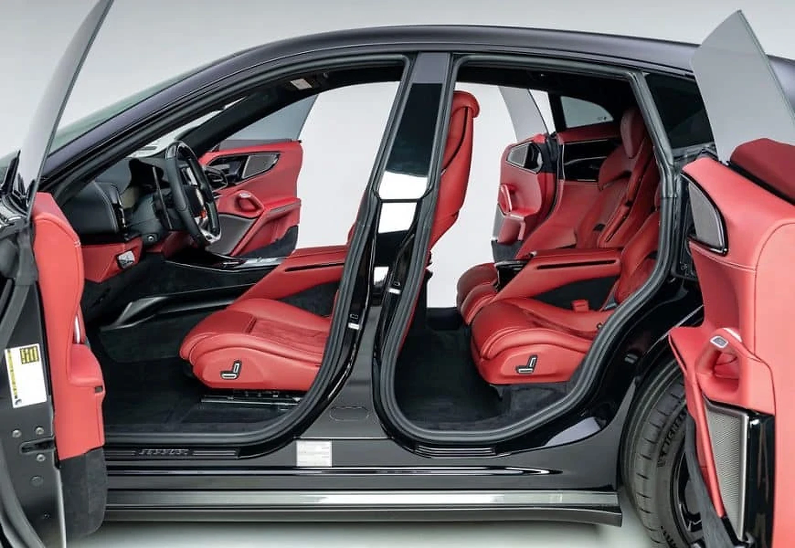 Ferrari Purosangue gallery view 4
