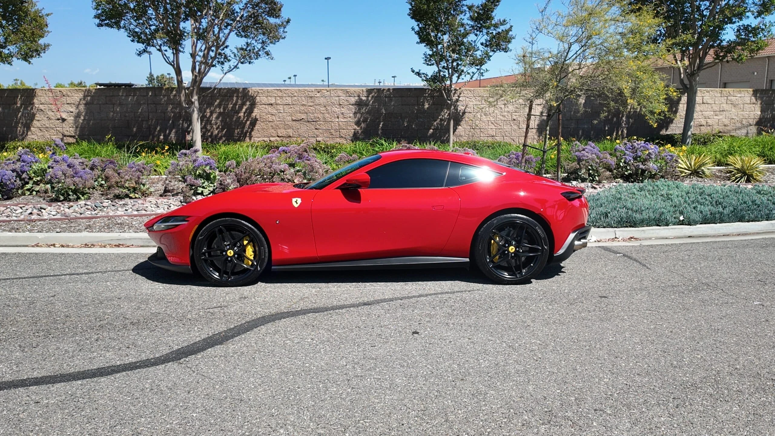 Ferrari Roma · 3