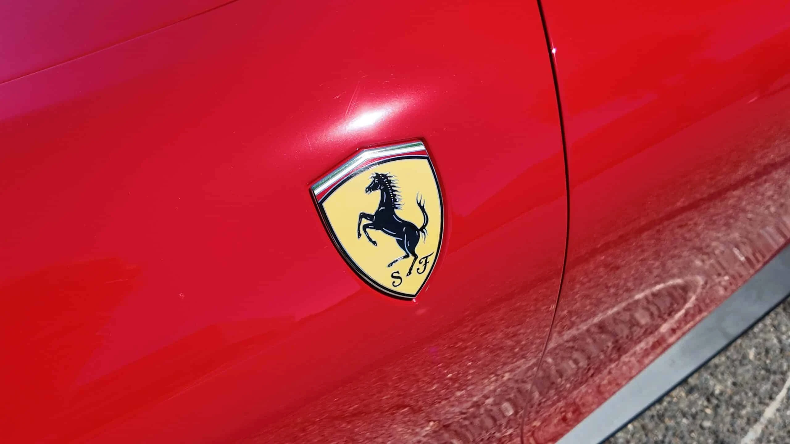 Ferrari Roma · 4