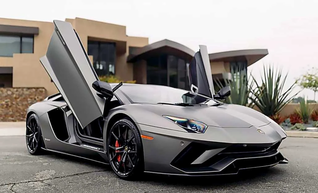 Lamborghini Aventador Roadster available for a Miami rental inquiry