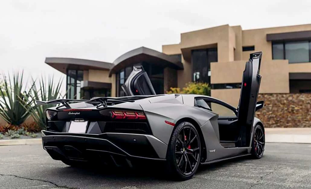 Lamborghini Aventador Roadster · 2