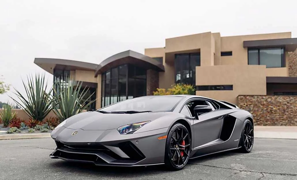 Lamborghini Aventador Roadster · 4