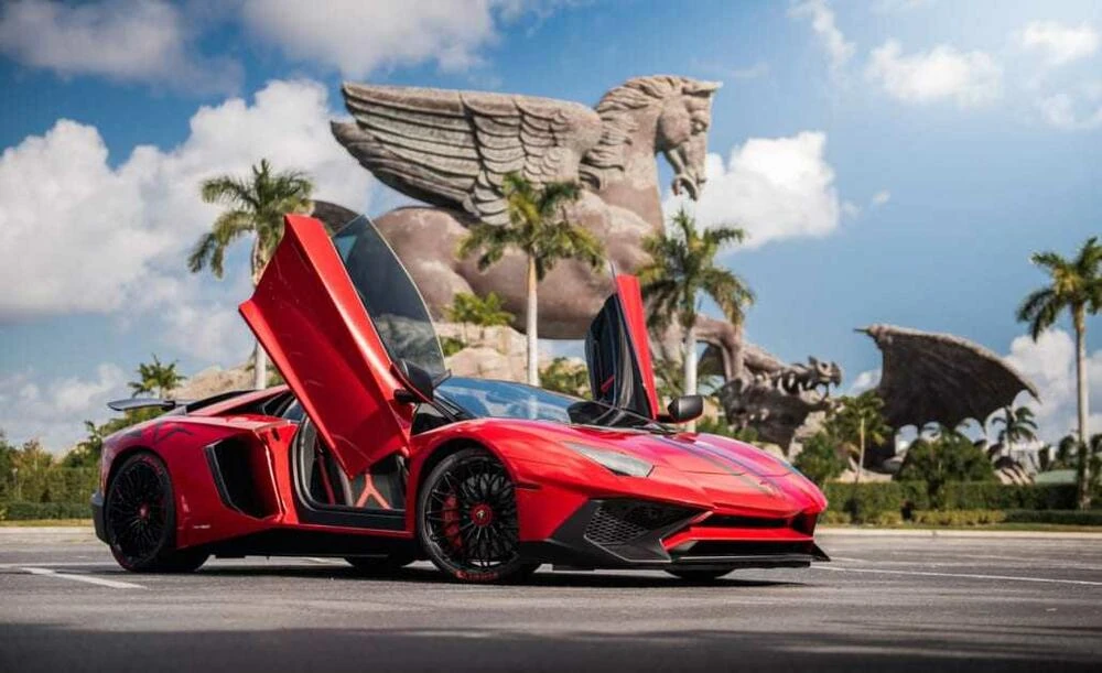 Lamborghini Aventador SV Roadster gallery view 2