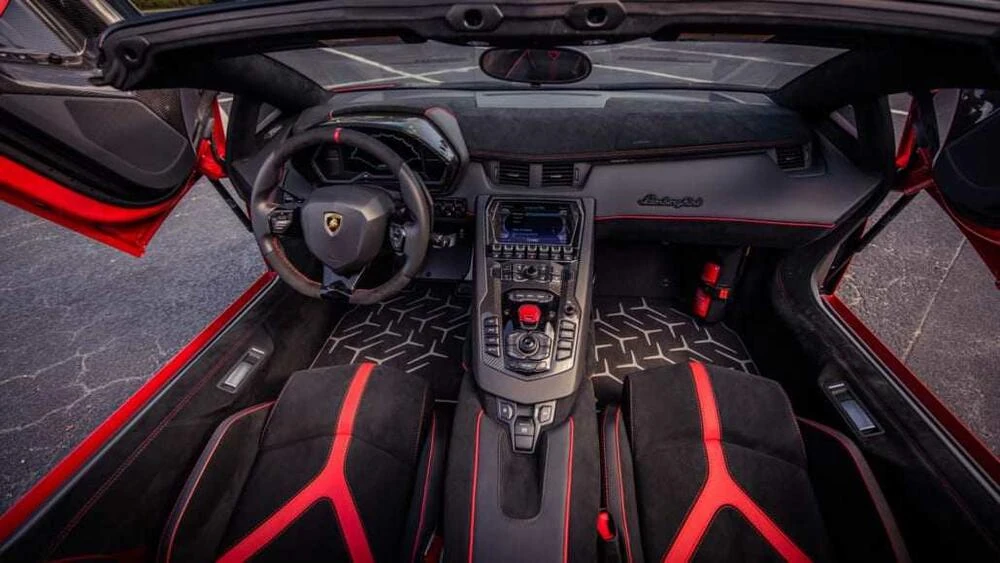 Lamborghini Aventador SV Roadster gallery view 4