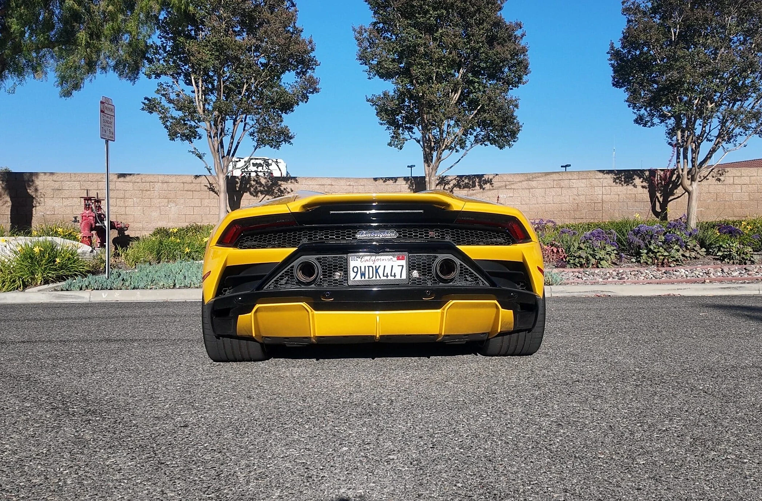 Lamborghini Huracán EVO Spyder gallery view 4