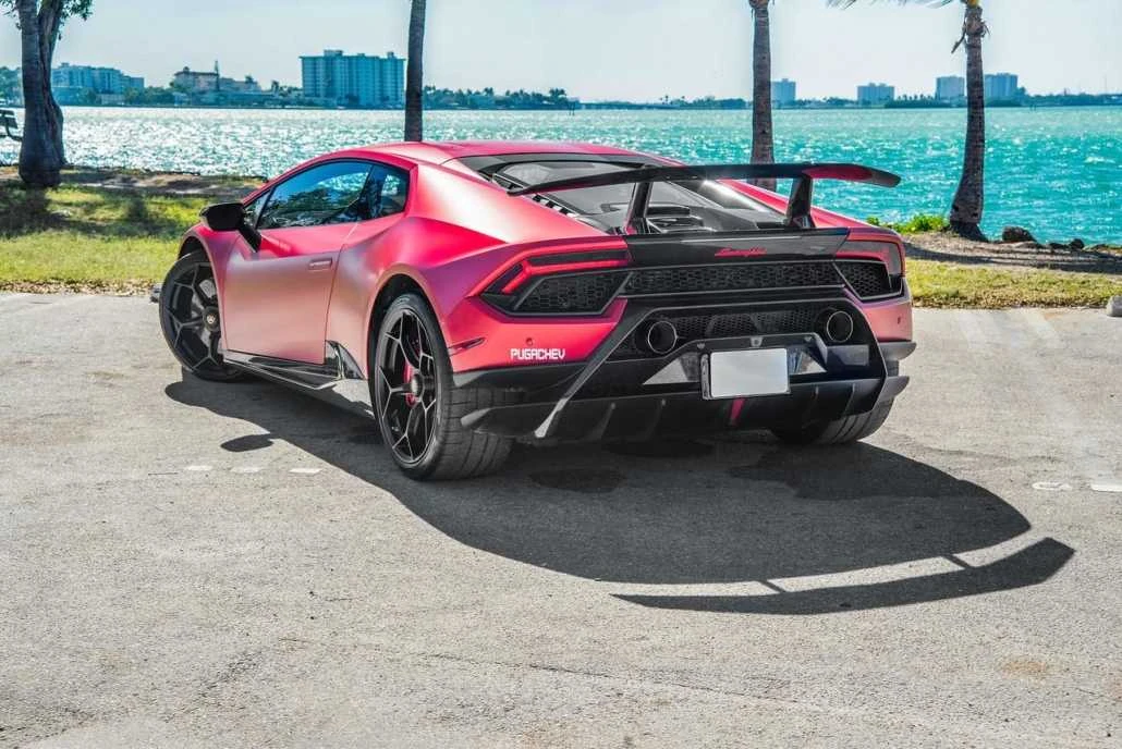 Lamborghini Huracán Performante gallery view 3