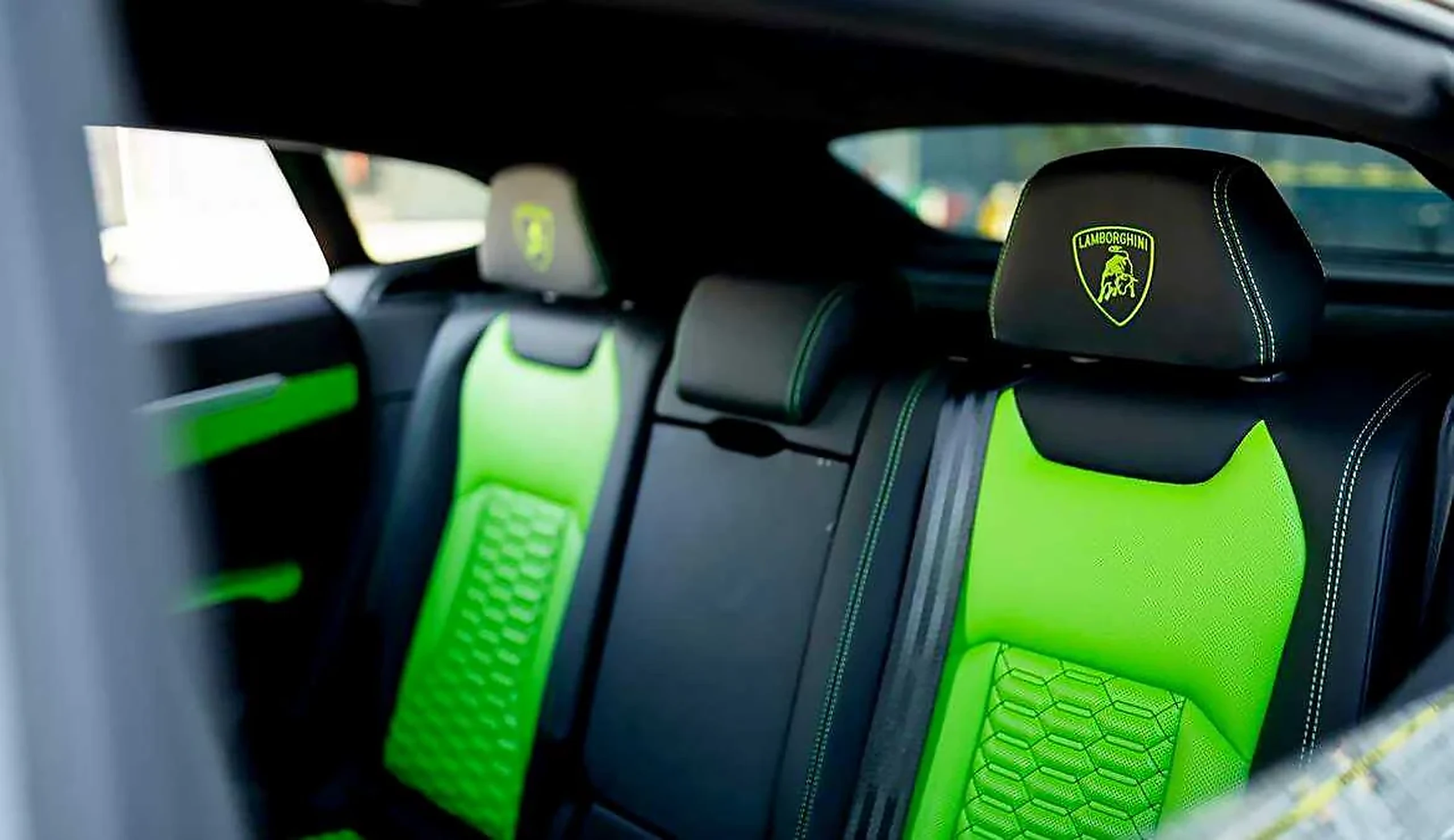 Lamborghini Urus · 4
