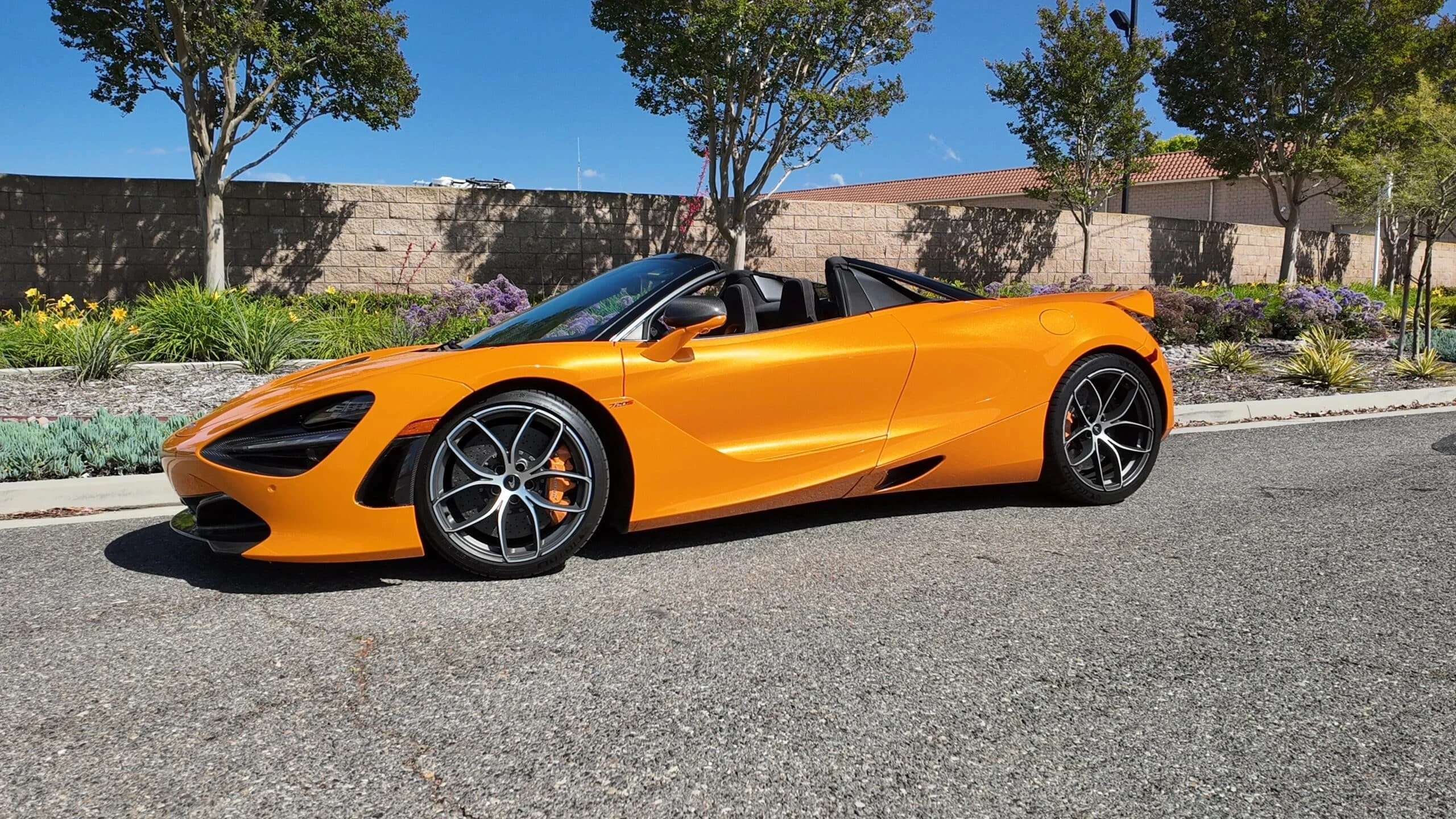 McLaren 720S Spider exterior view
