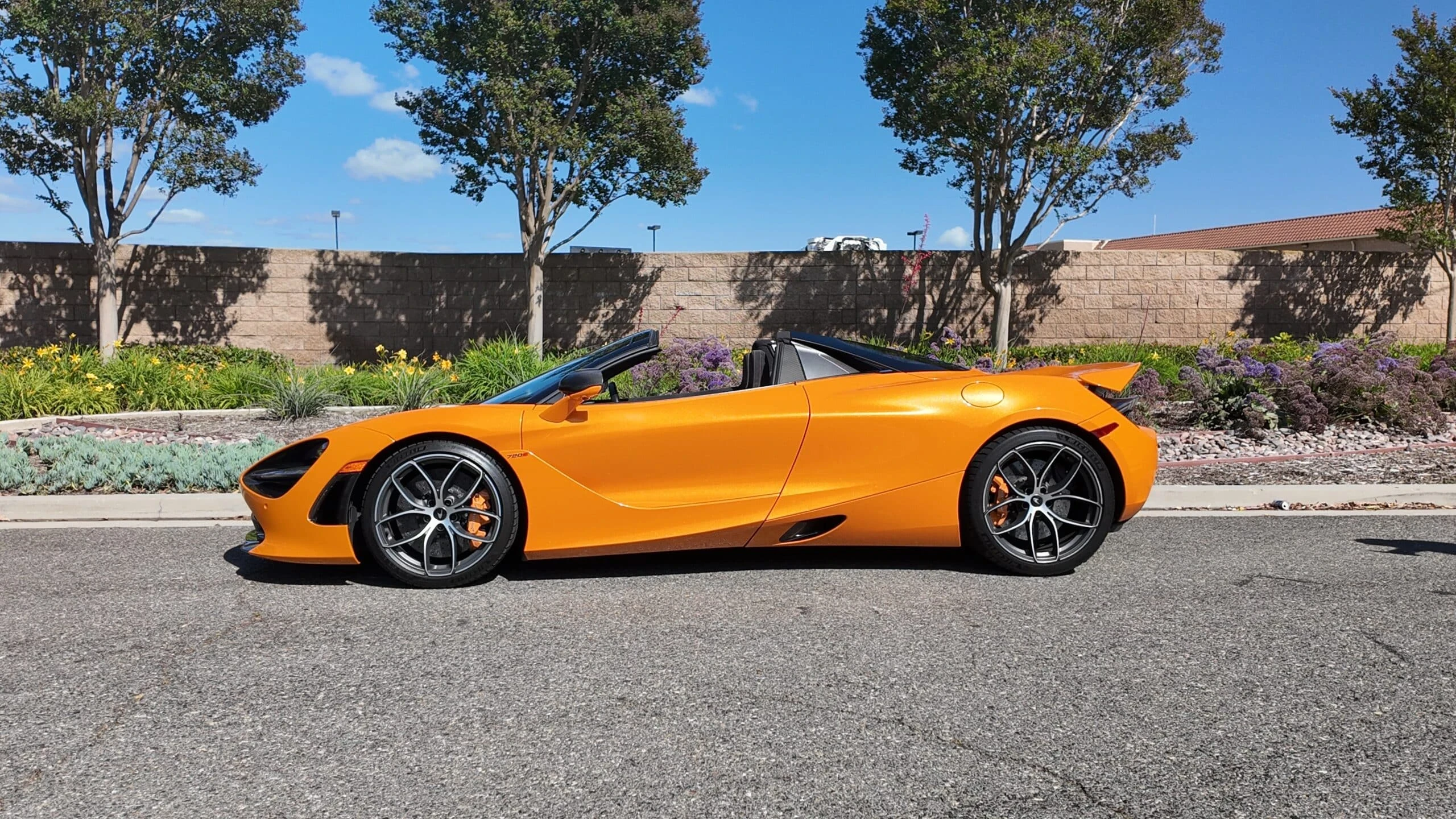 McLaren 720S Spider gallery view 2