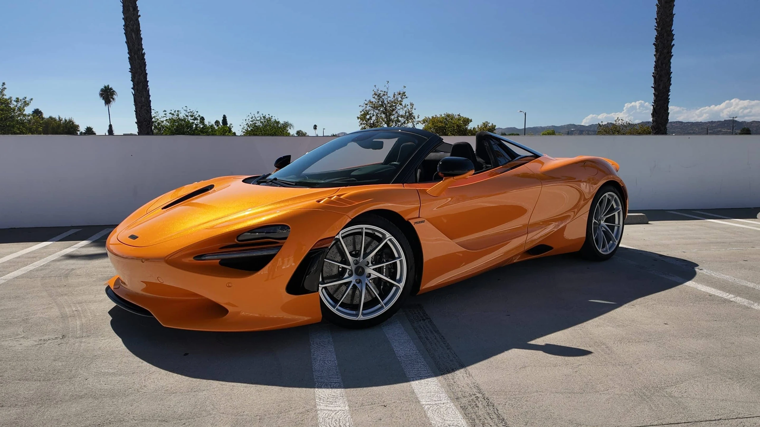 McLaren 750S Spider exterior view