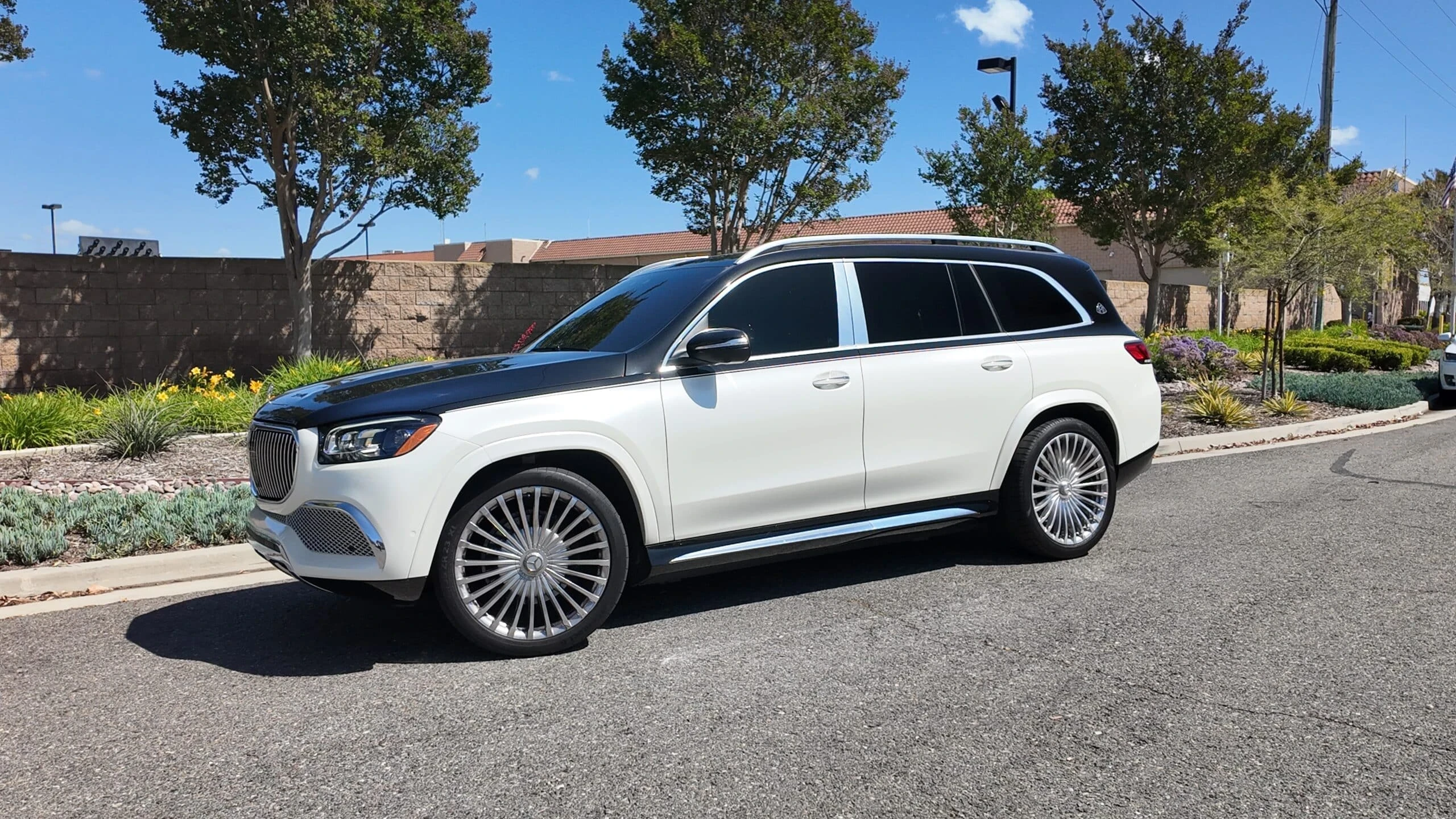 Mercedes-Maybach GLS 600 · 2