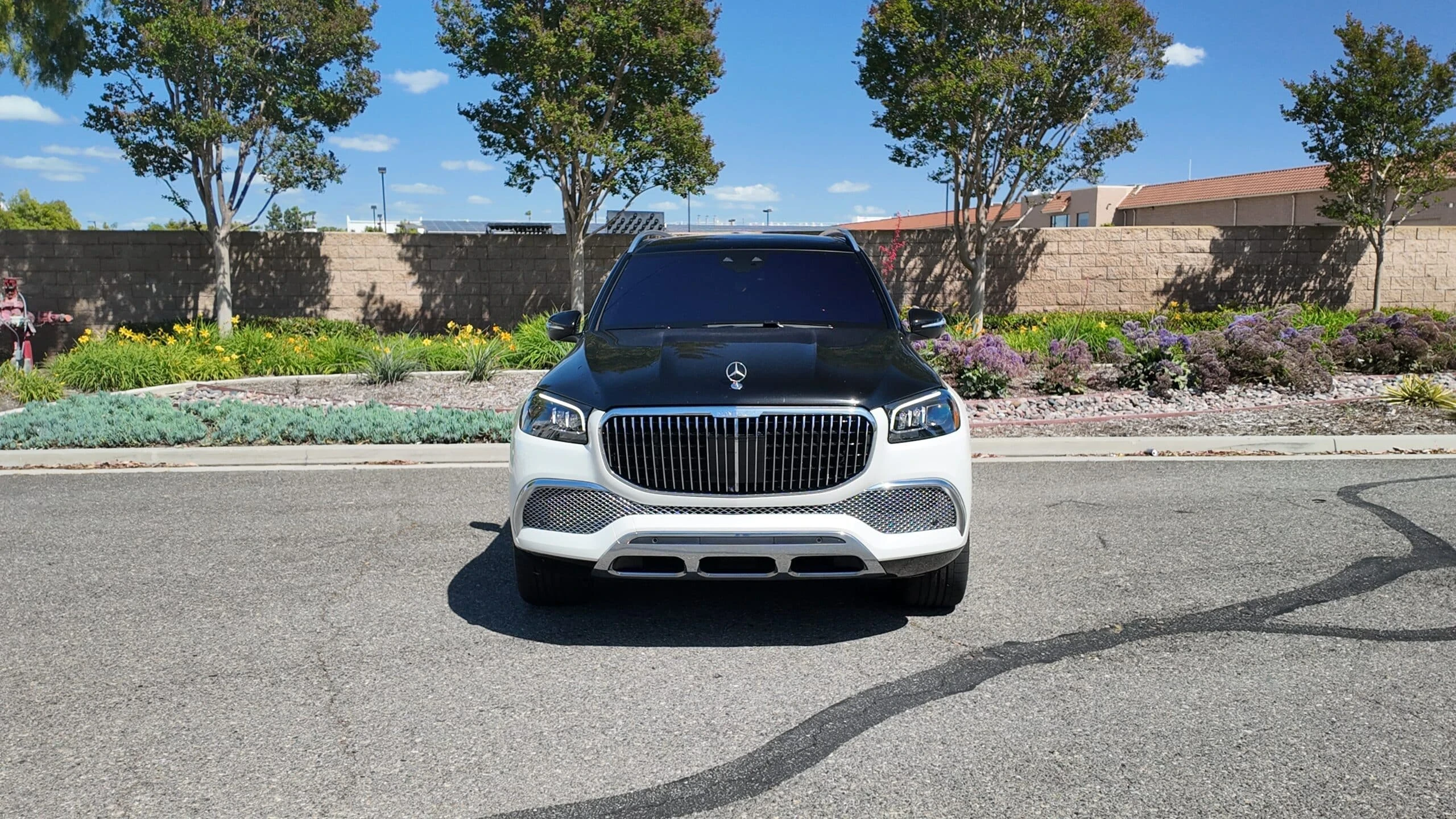 Mercedes-Maybach GLS 600 · 4