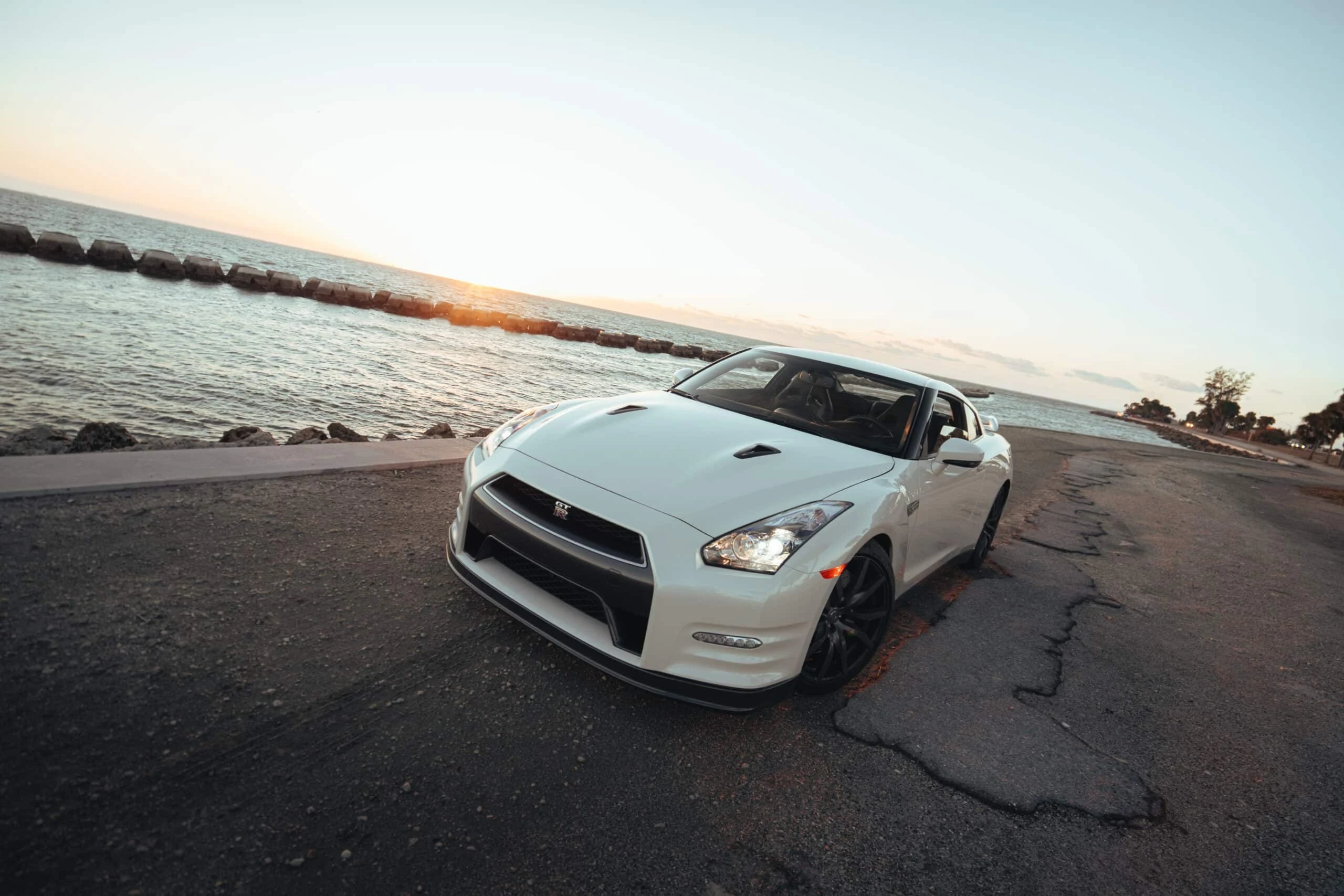 Nissan GT-R · 4