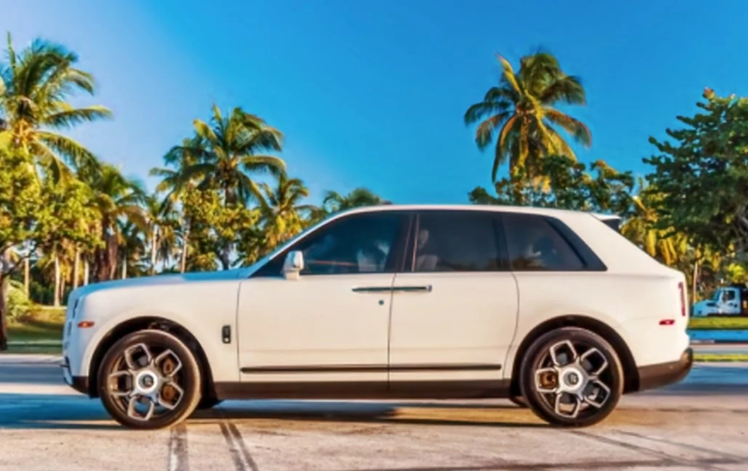 Rolls-Royce Cullinan Black Badge for a Miami gala luxury car rental