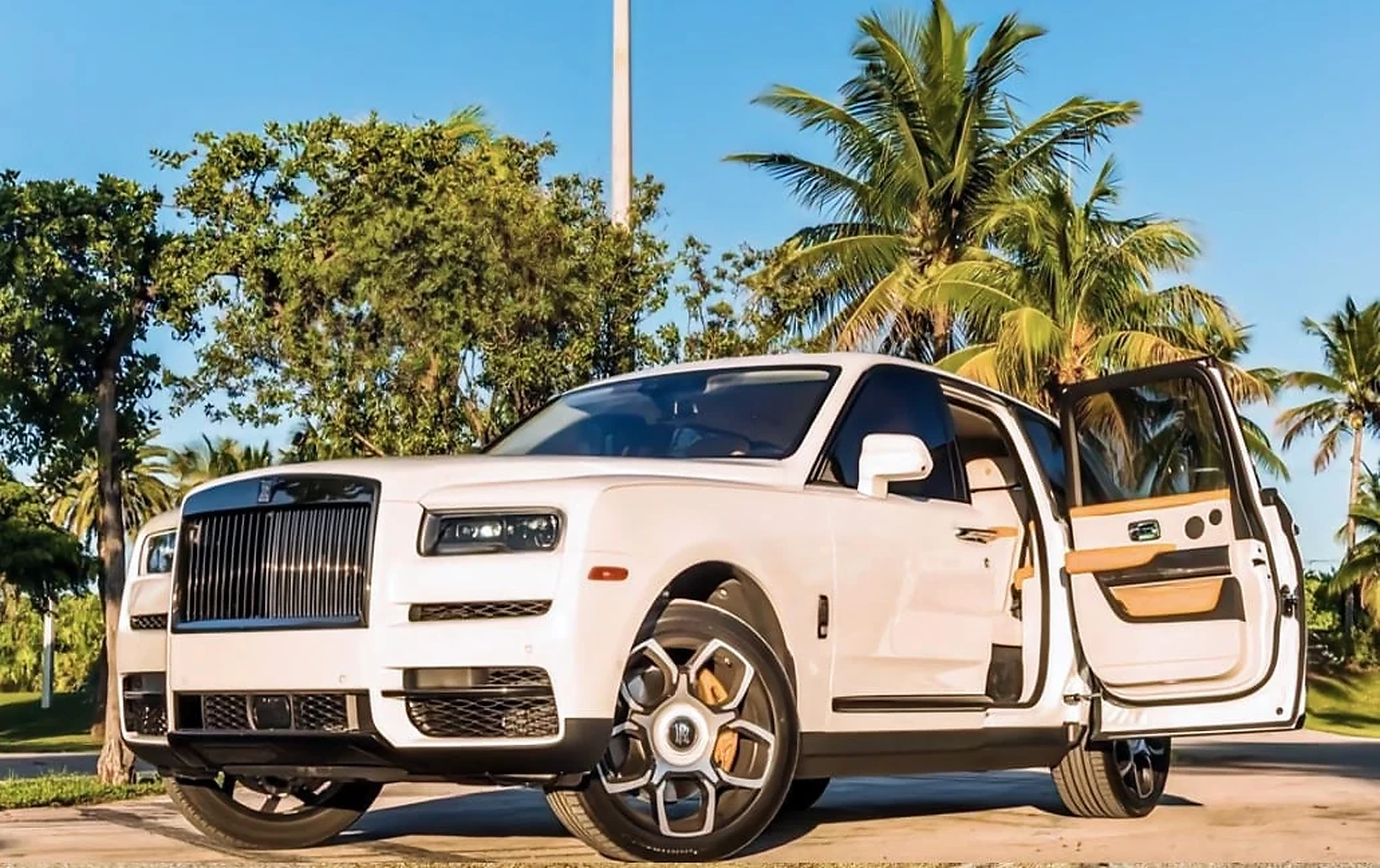 Rolls-Royce Cullinan Black Badge gallery view 4