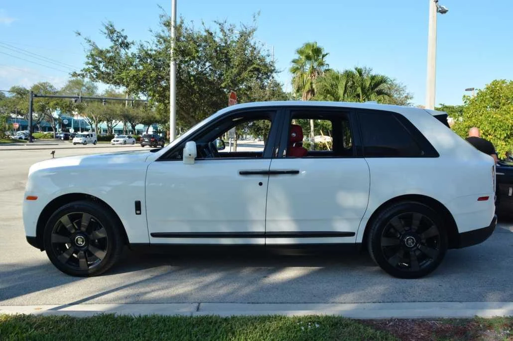Rolls-Royce Cullinan gallery view 3