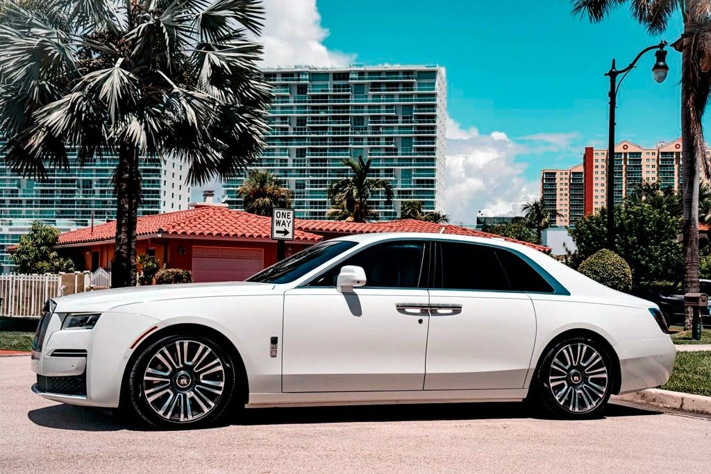 Rolls-Royce Ghost · 3