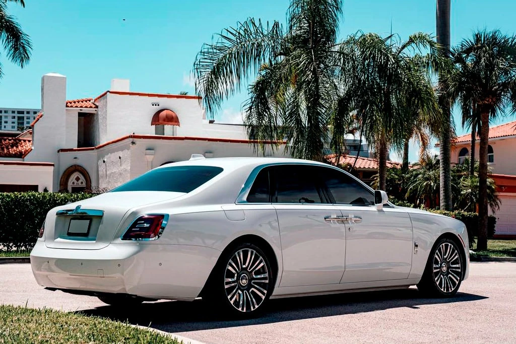 Rolls-Royce Ghost · 4