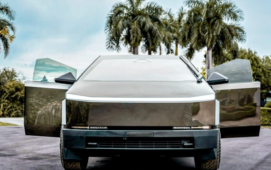 Tesla Cybertruck AWD gallery view 2